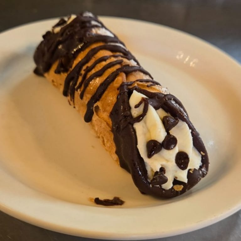 Delicious Cannoli and Italian Desserts